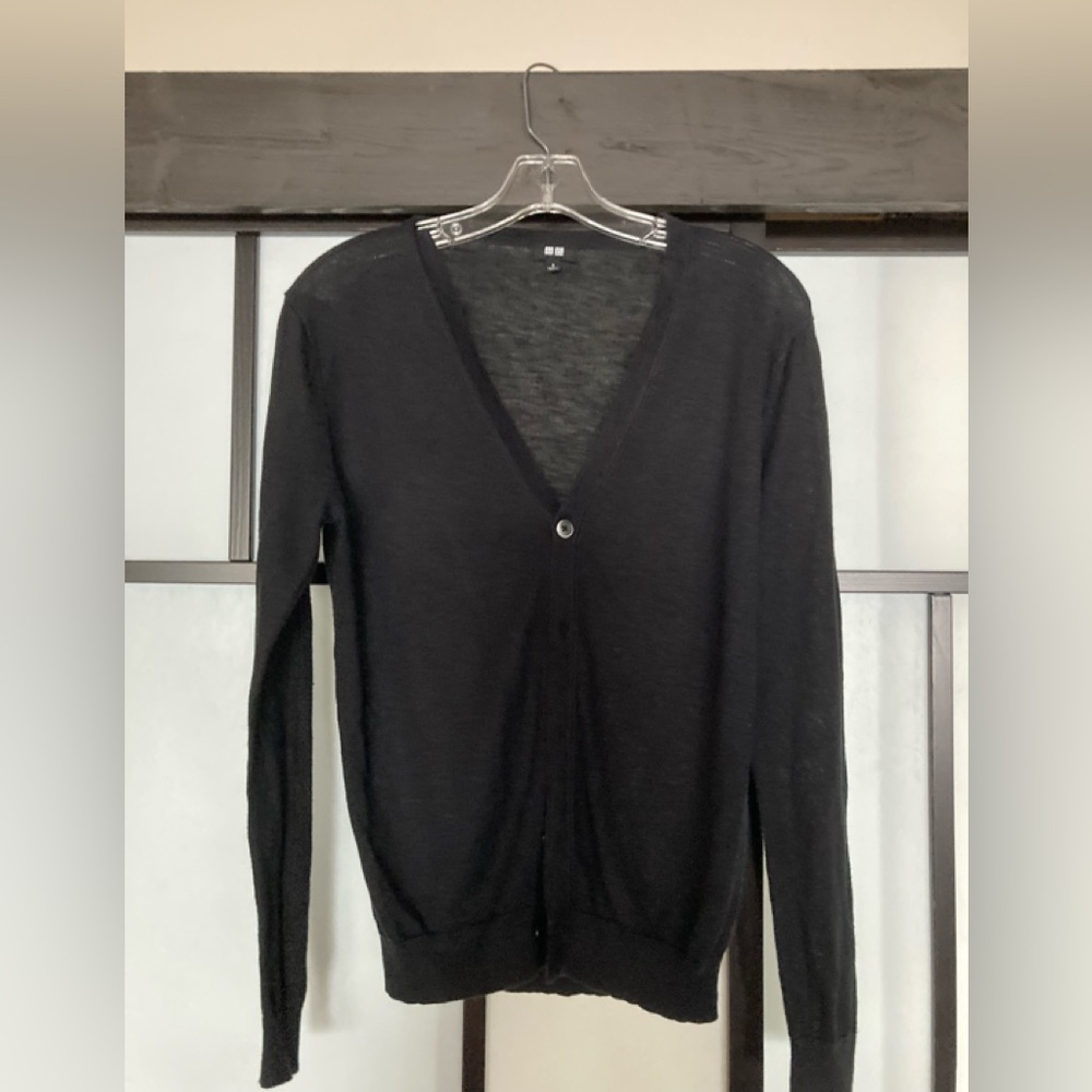 UNIQLO lightweight  cardigan Sweater